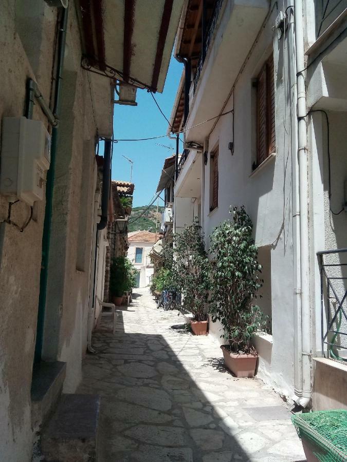 شقة Nafpaktos Old Town المظهر الخارجي الصورة